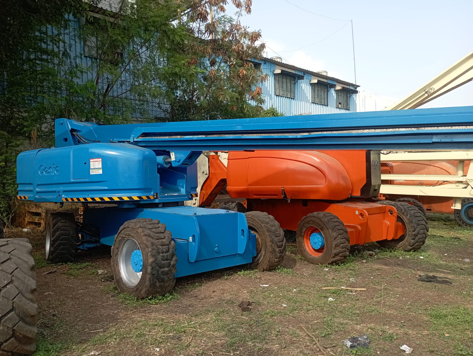 GENIE TELESCOPIC BOOM LIFT S 85