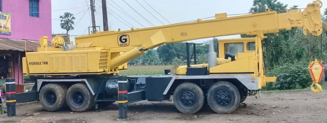 GROVE ROUGH TERRAIN CRANE RT530E 30 TON 2018