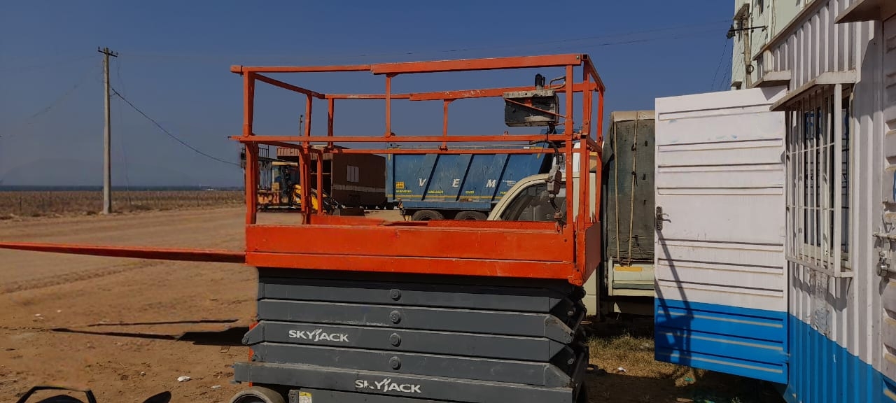 SKYJACK SCISSOR LIFT SJ4626 2011