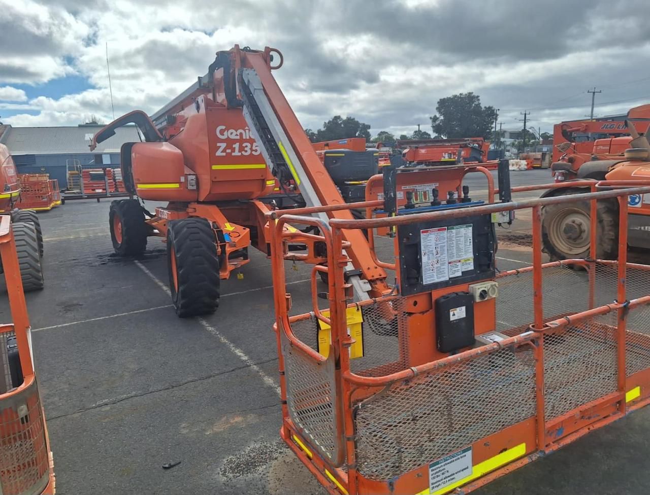 GENIE BOOM LIFT Z135 2010