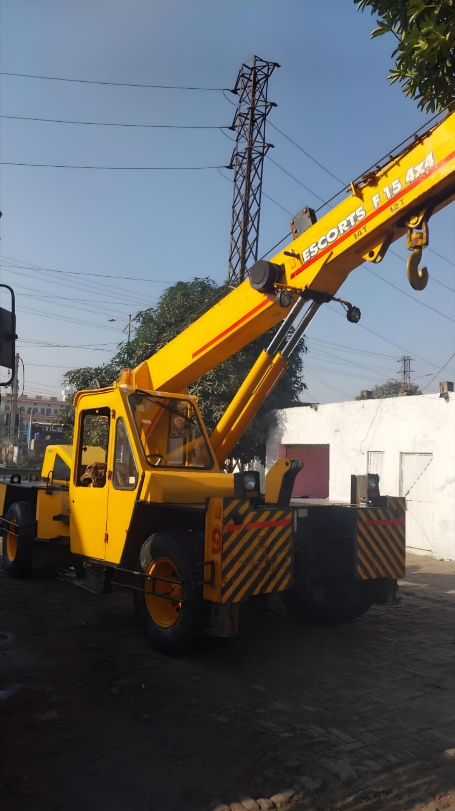 ESCORTS FARANA F15 2018