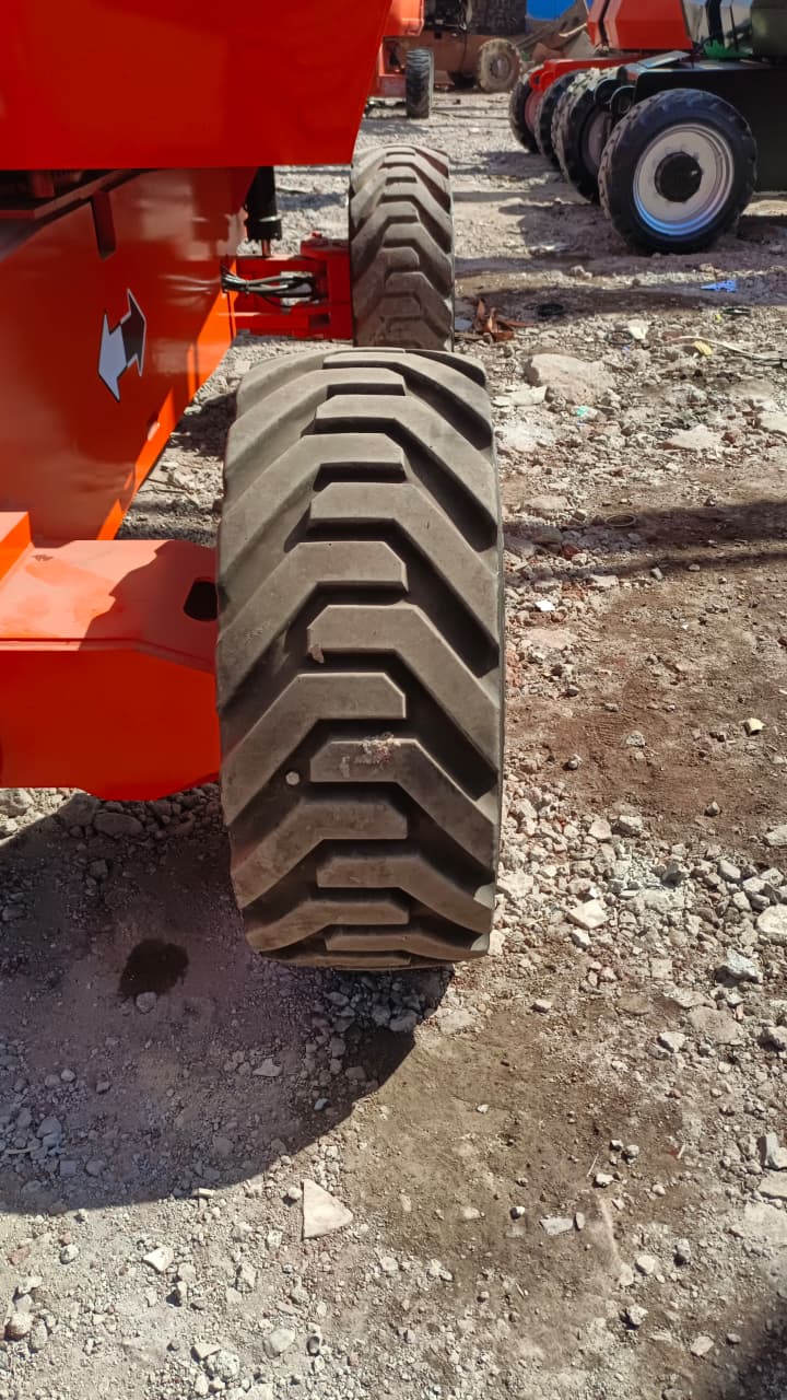 JLG BOOM LIFT 860SJ 2003 – Refurbished 2013