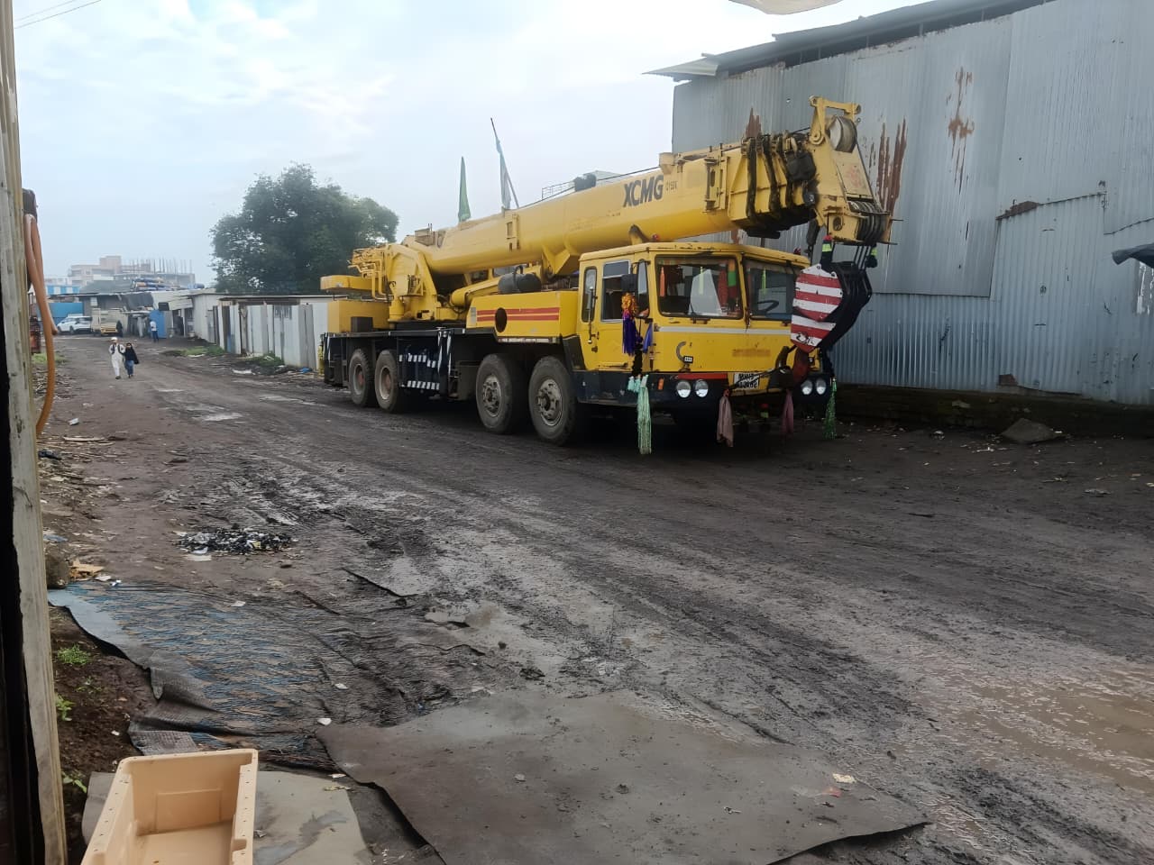 XCMG TRUCK MOUNTED CRANE QY50K 2005