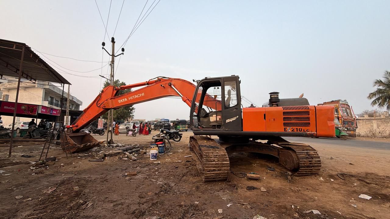 TATA HITACHI EXCAVATOR ZAXIS 210LC 2019