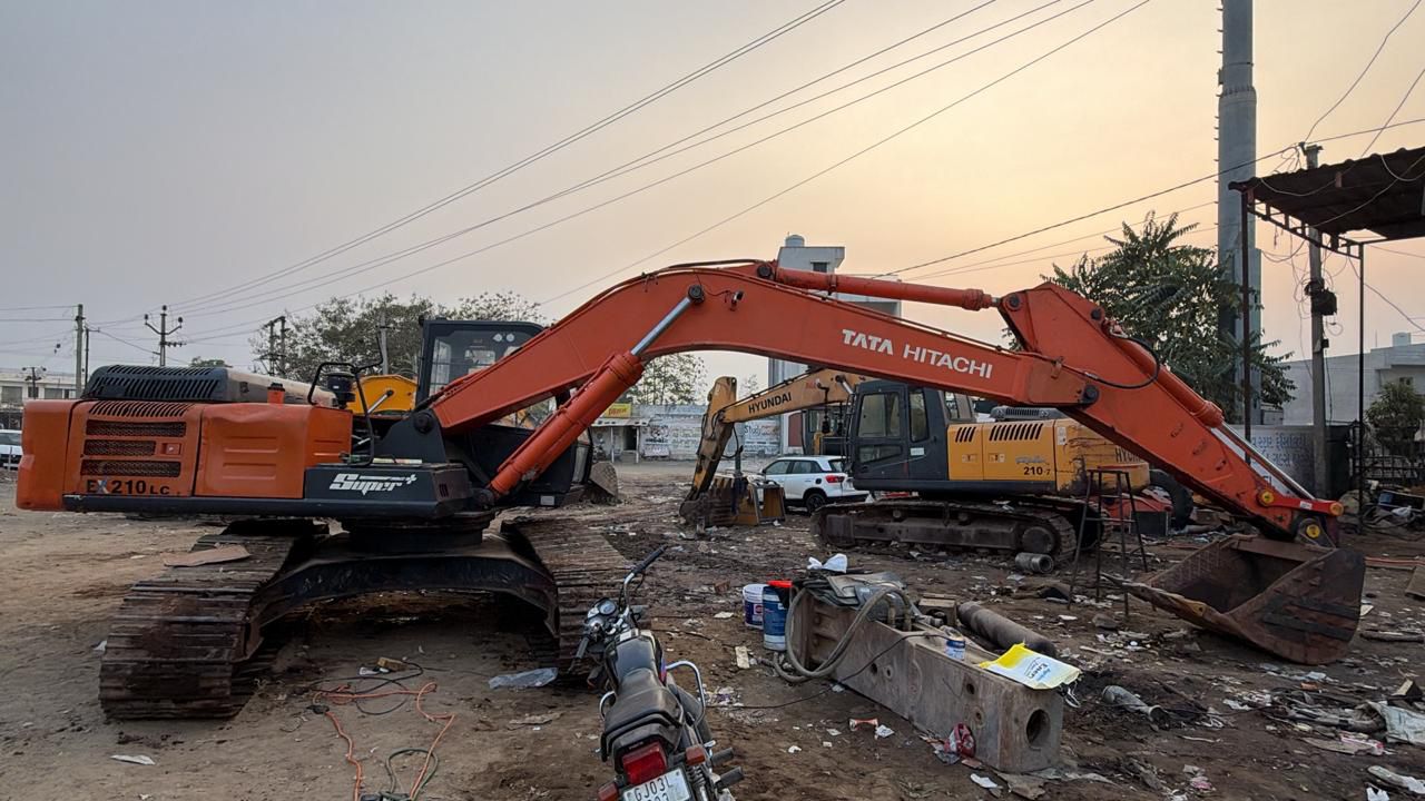 TATA HITACHI EXCAVATOR ZAXIS 210LC 2019