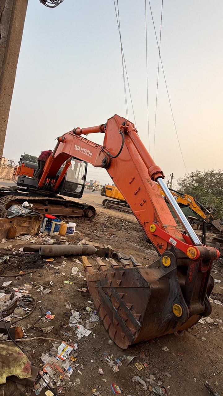 TATA HITACHI EXCAVATOR ZAXIS 210LC 2019