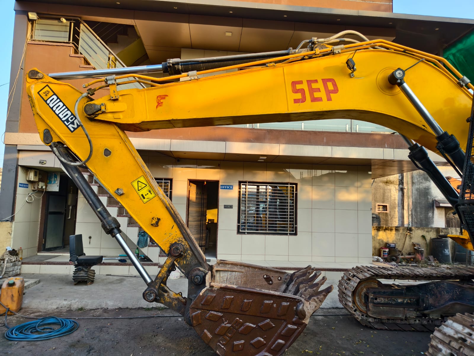 JCB EXCAVATOR JS225 2023