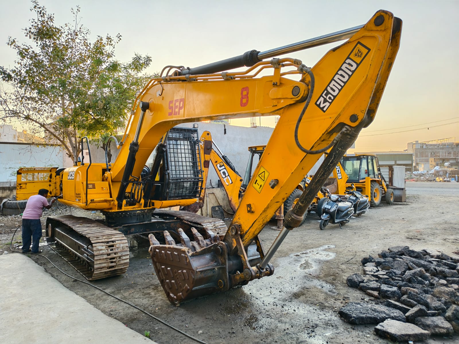 JCB EXCAVATOR JS225 2023