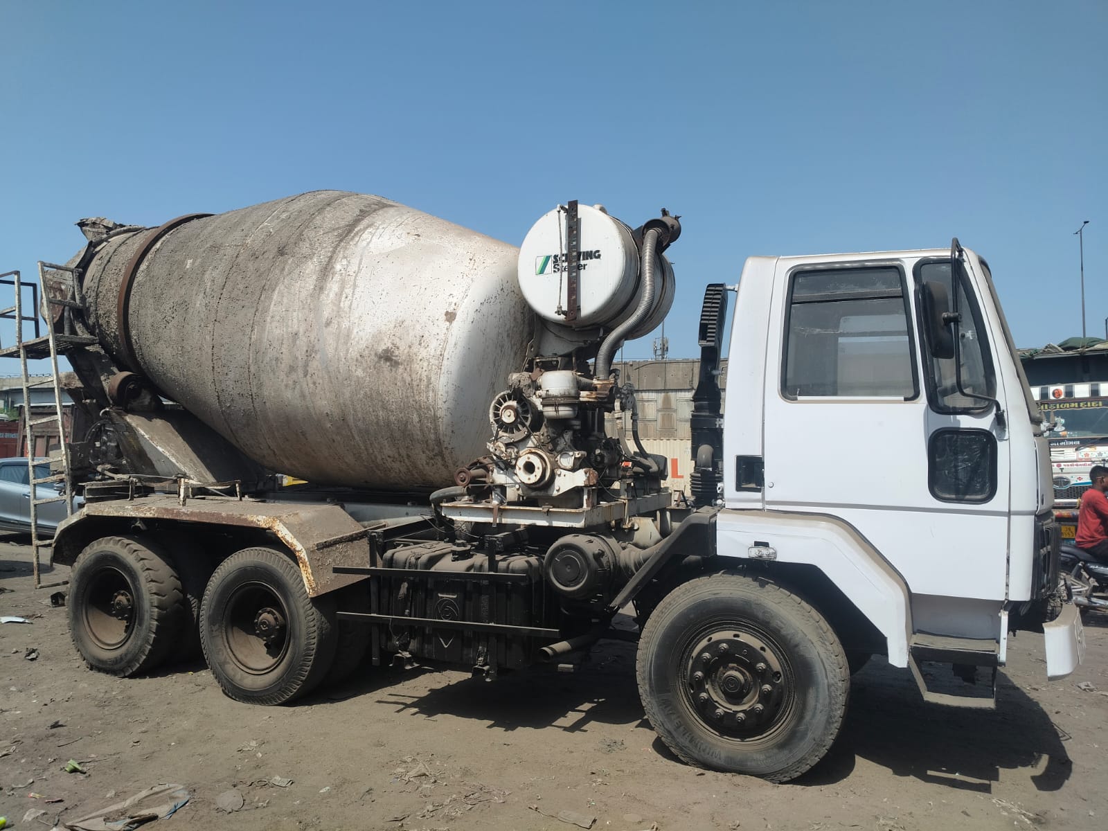 ASHOK LEYLAND MIXER TRUCK 2518 2017