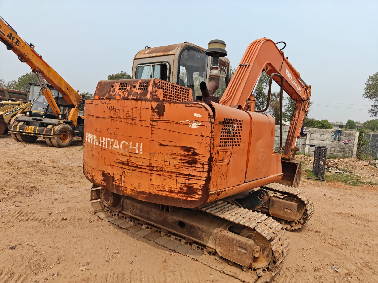 TATA HITACHI EXCAVATOR EX 70 2012