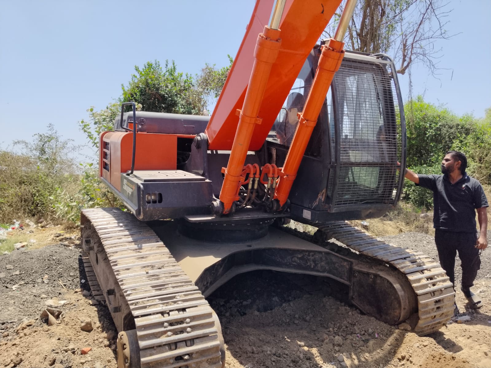 TATA HITACHI EXCAVATOR EX 200 2023