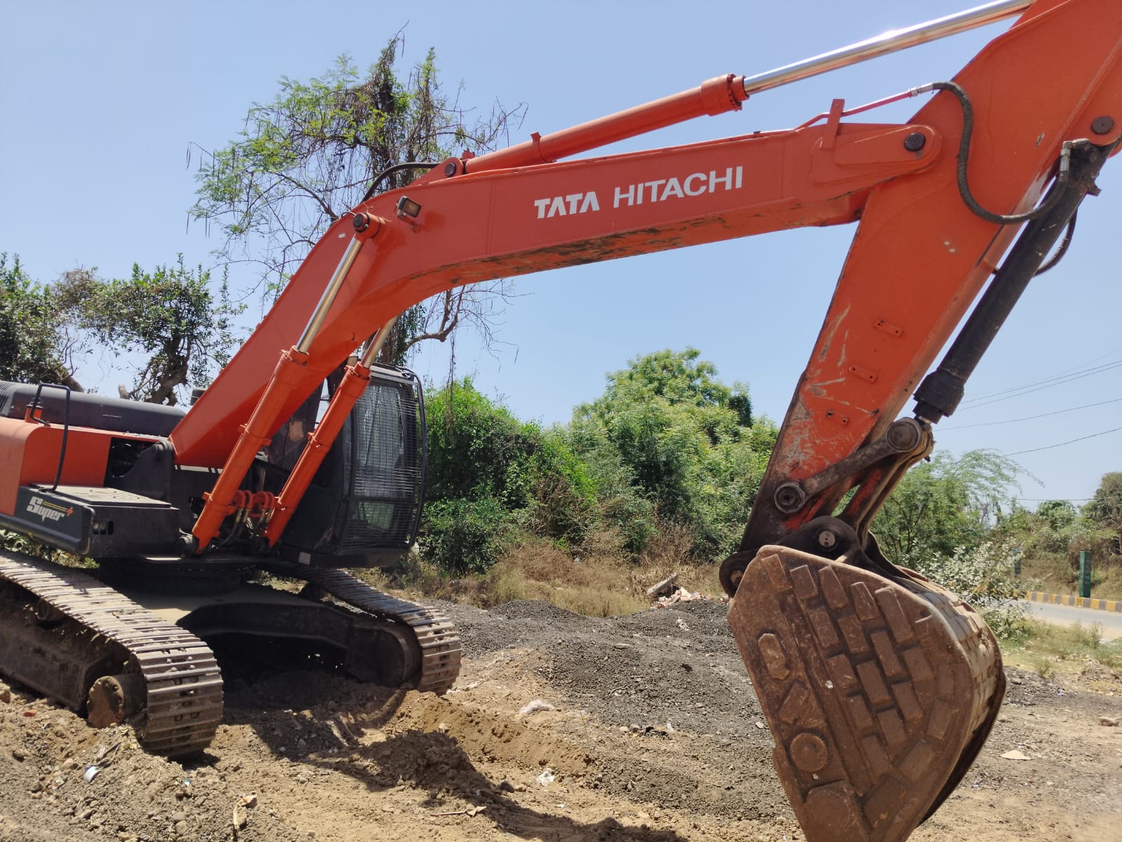 TATA HITACHI EXCAVATOR EX 200 2023