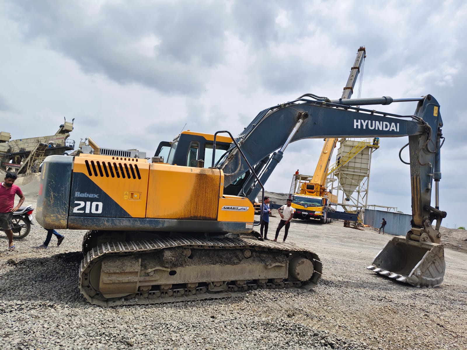 HYUNDAI EXCAVATOR R210E 2022