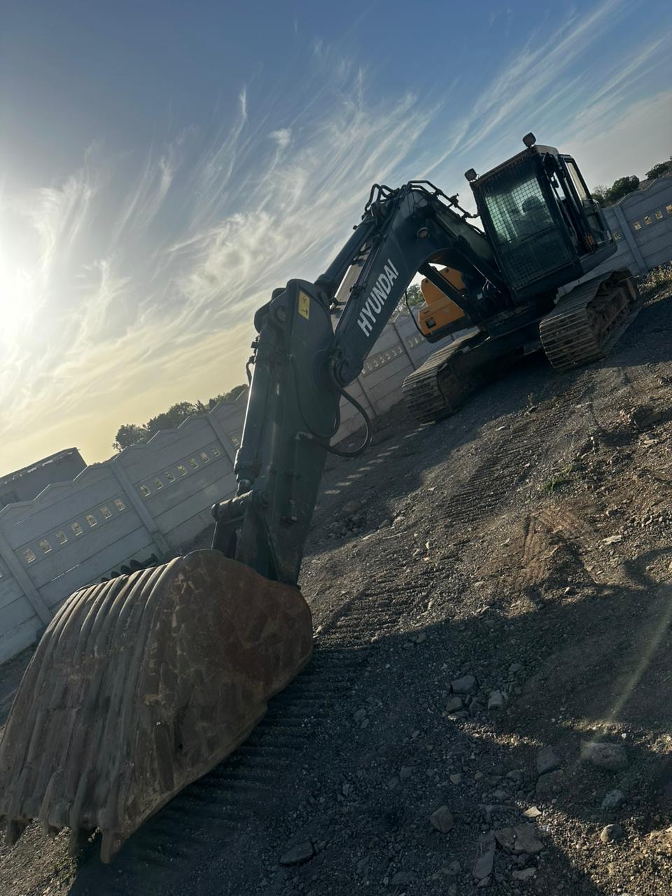 HYUNDAI EXCAVATOR R210 2021