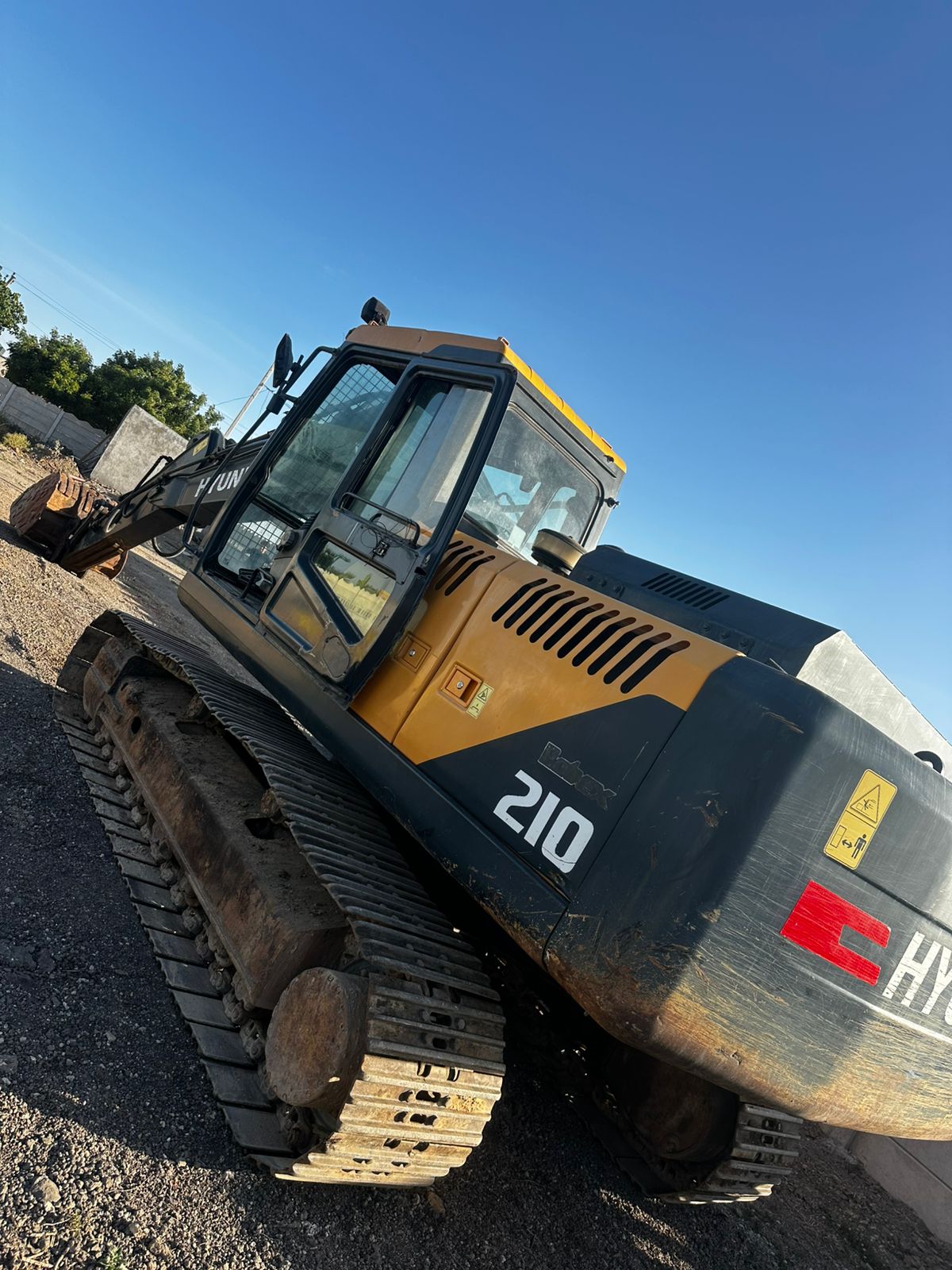 HYUNDAI EXCAVATOR R210 2021