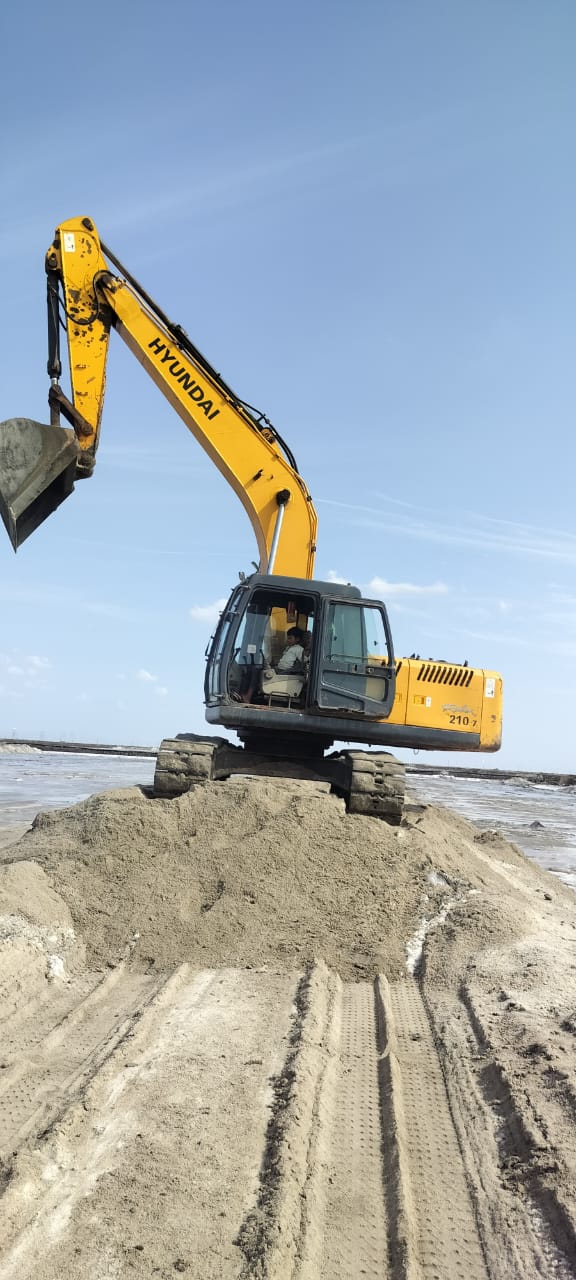 HYUNDAI EXCAVATOR R210 2016