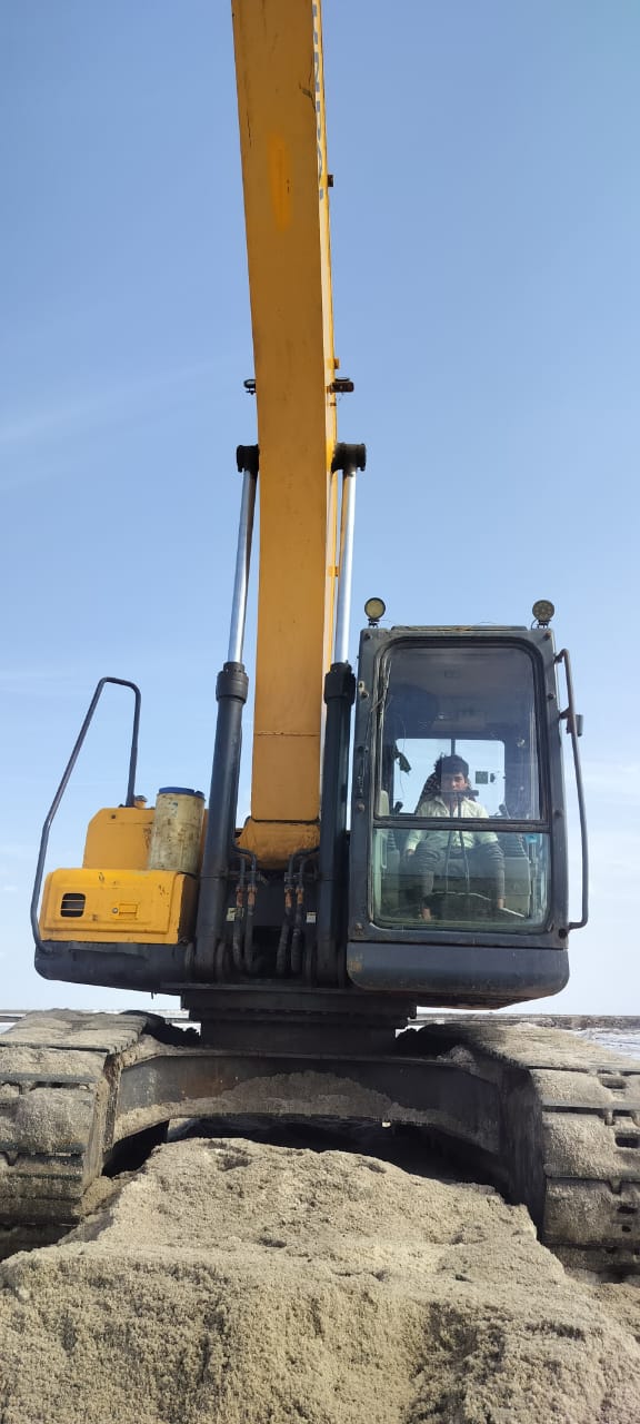 HYUNDAI EXCAVATOR R210 2016