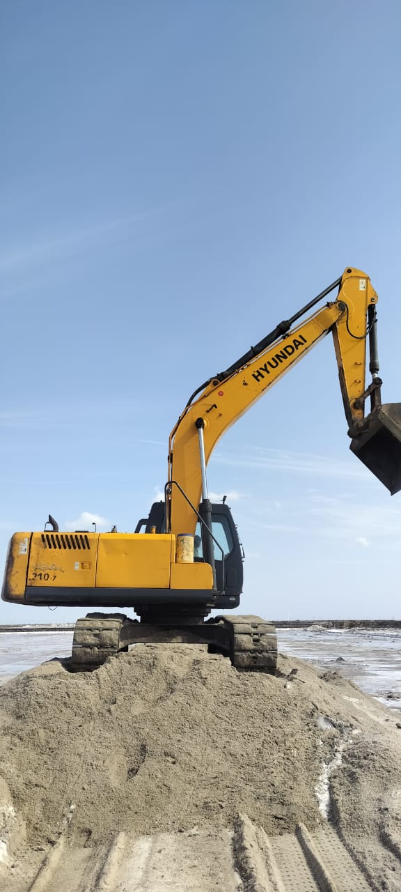 HYUNDAI EXCAVATOR R210 2016