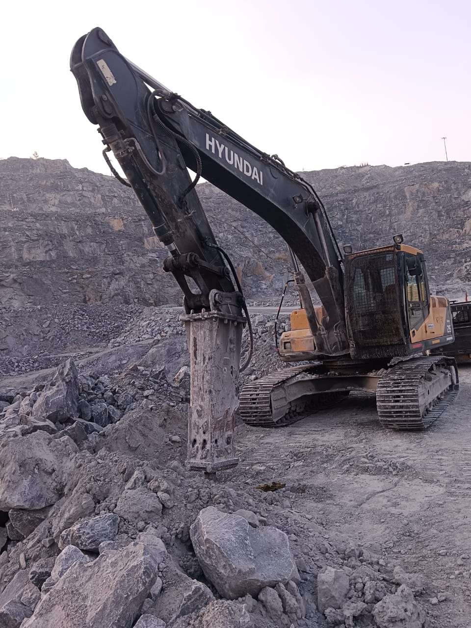 HYUNDAI EXCAVATOR R210E 2021