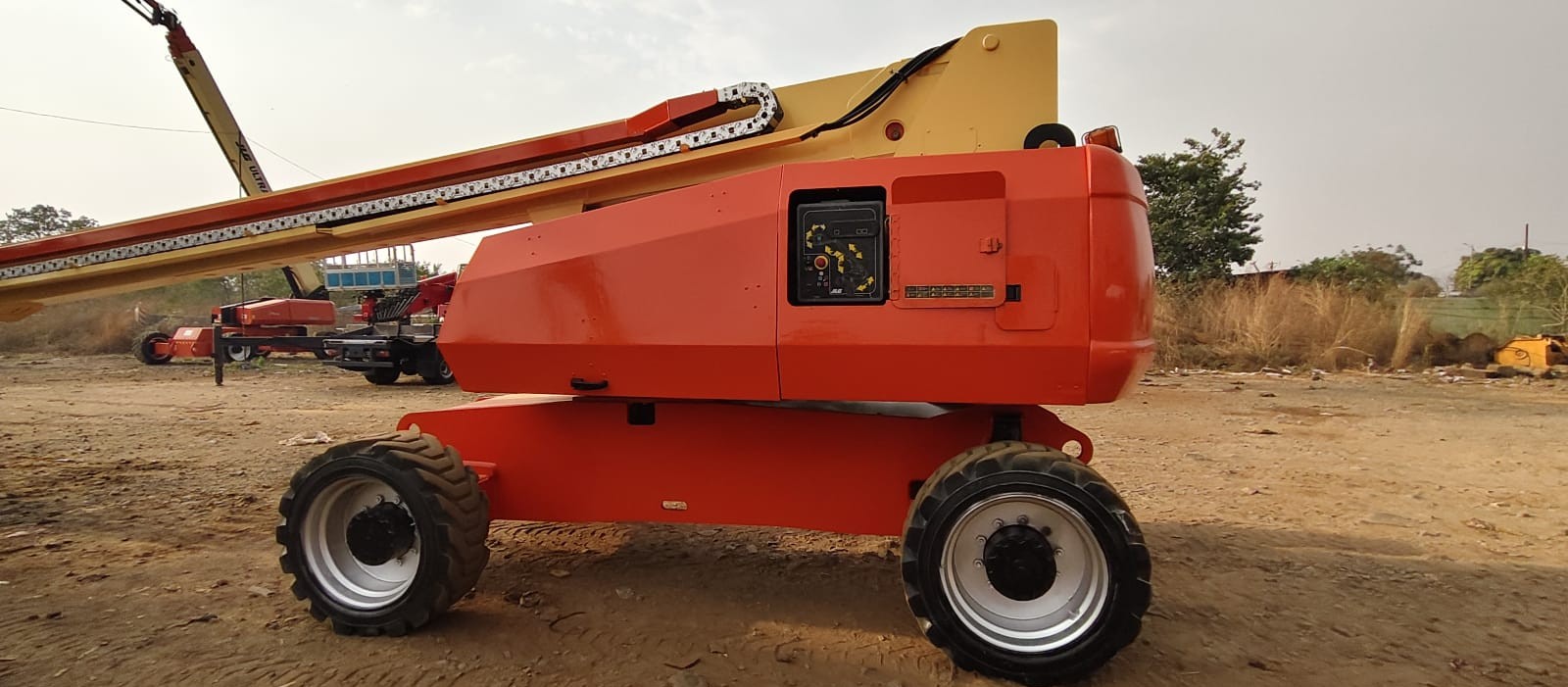 JLG BOOM LIFT 860SJ 2011