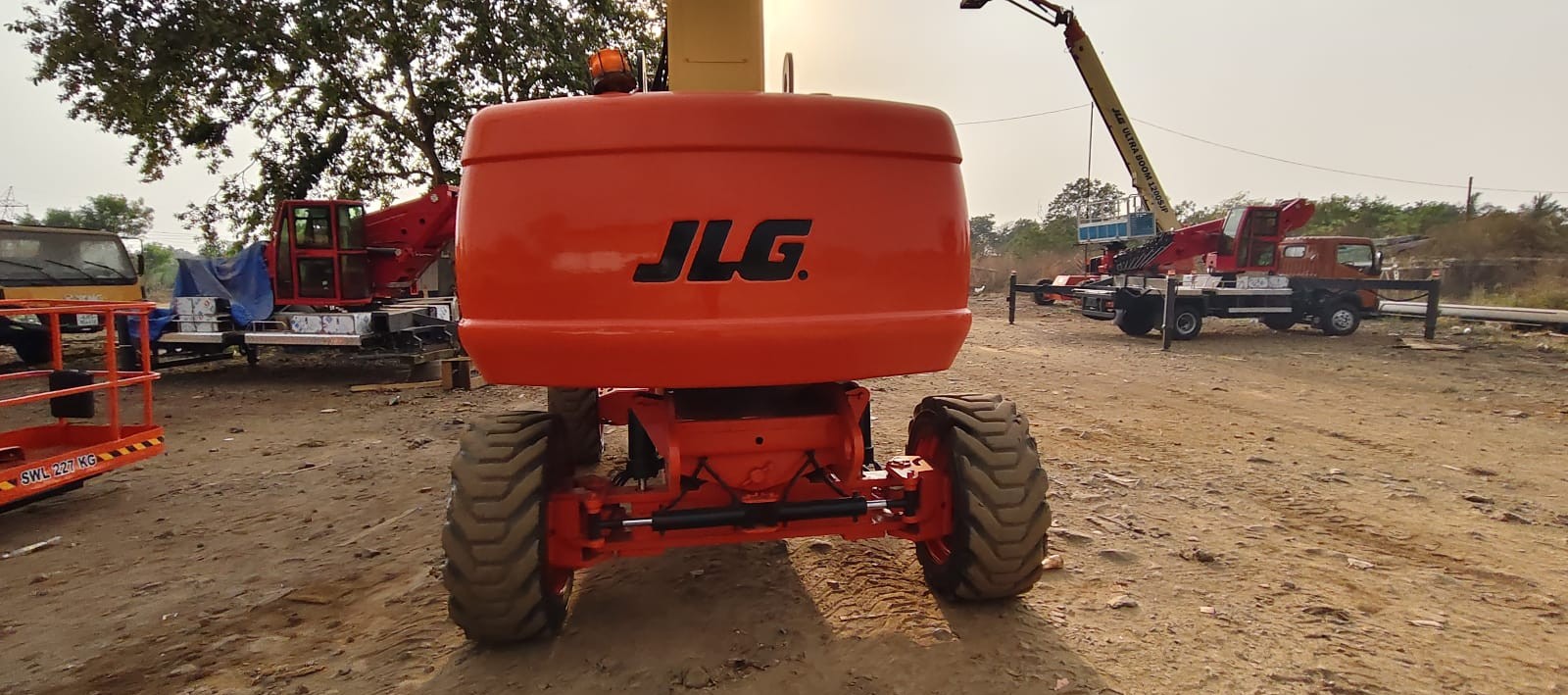 JLG BOOM LIFT 860SJ 2011