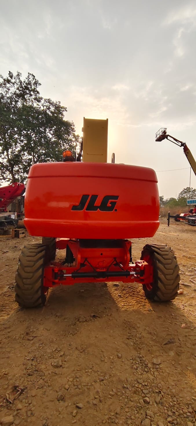 JLG BOOM LIFT 860SJ 2011