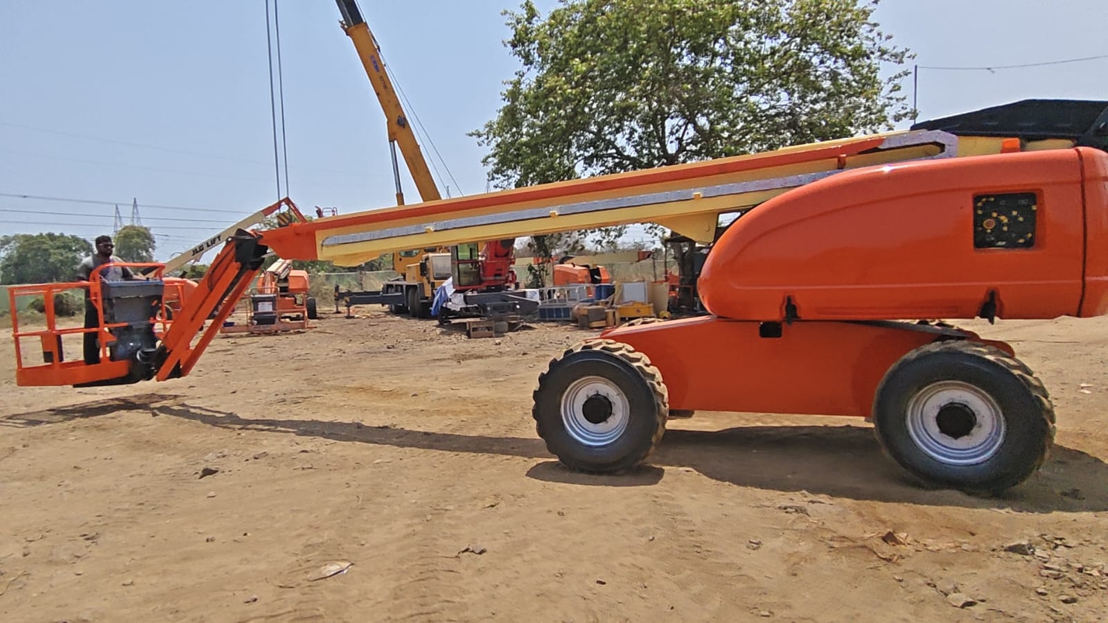 JLG BOOM LIFT 660SJ 2008