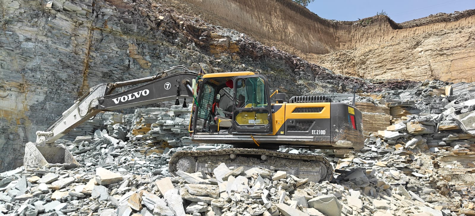 VOLVO EXCAVATOR EC210D 2022