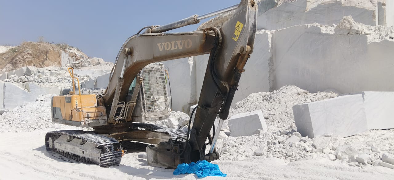 VOLVO EXCAVATOR EC210D 2018