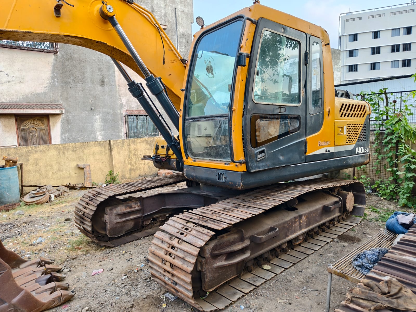 HYUNDAI EXCAVATOR 140LC 2013