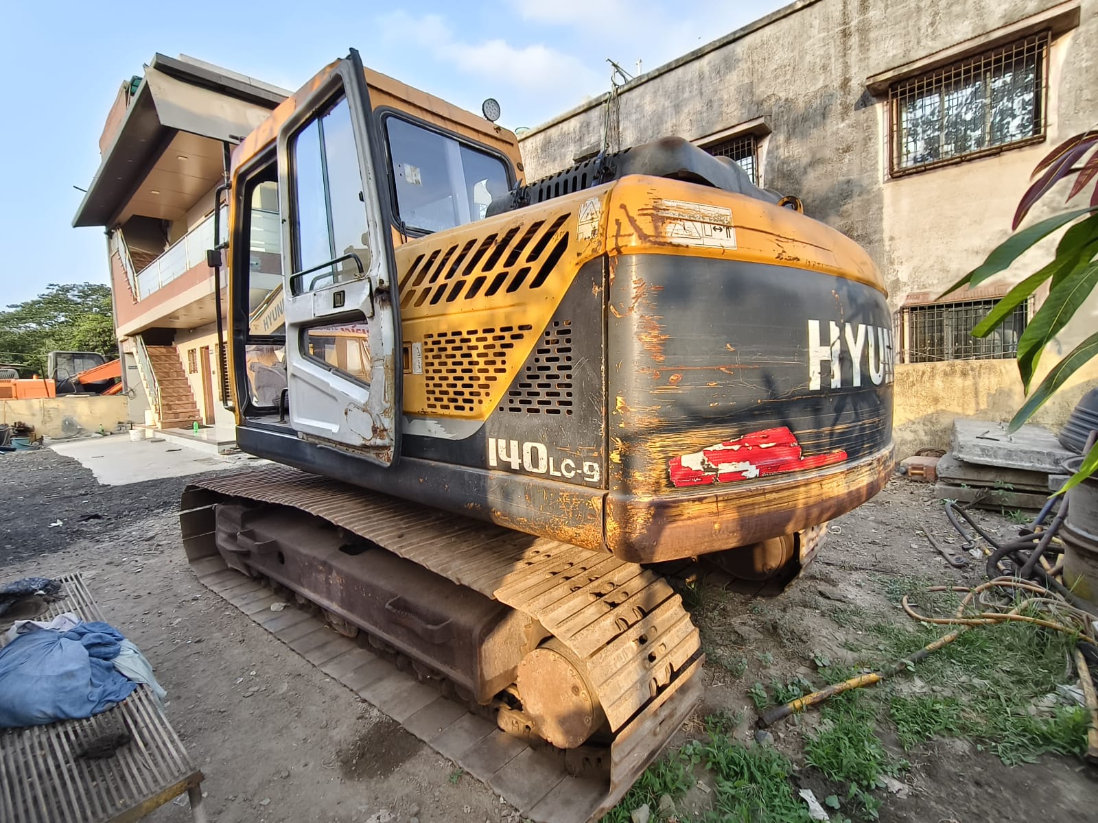 HYUNDAI EXCAVATOR 140LC 2013