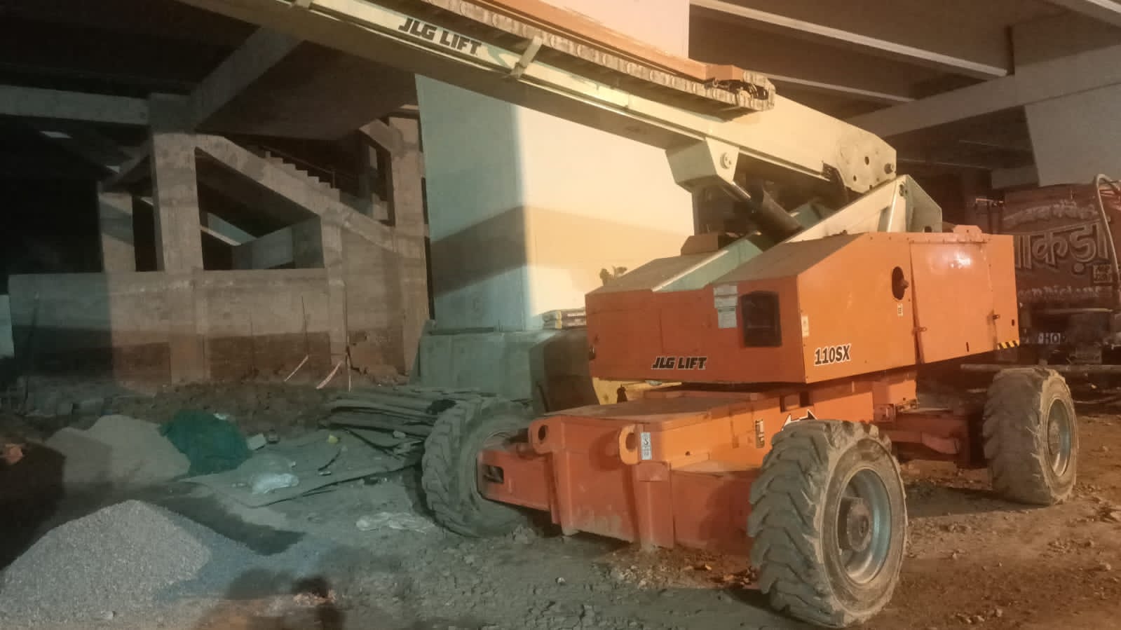 JLG BOOM LIFT 110SX 2002