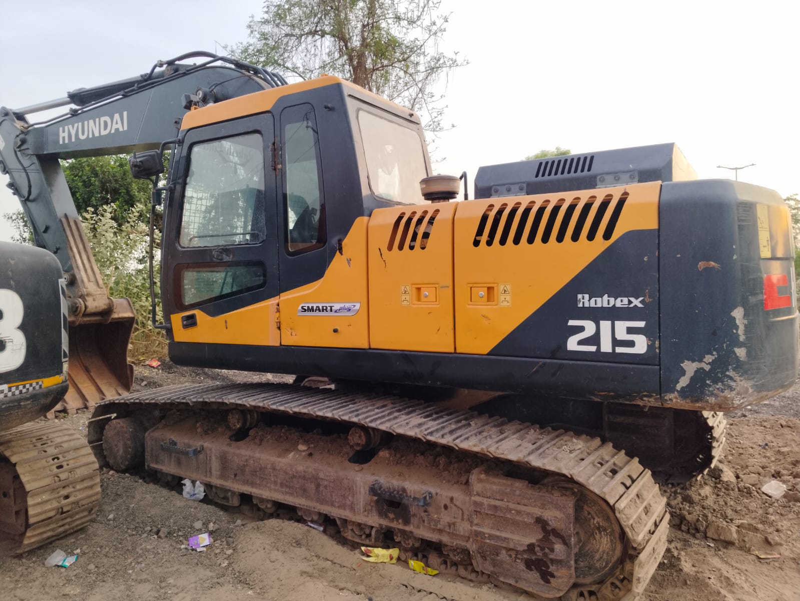 HYUNDAI EXCAVATOR R215 2022
