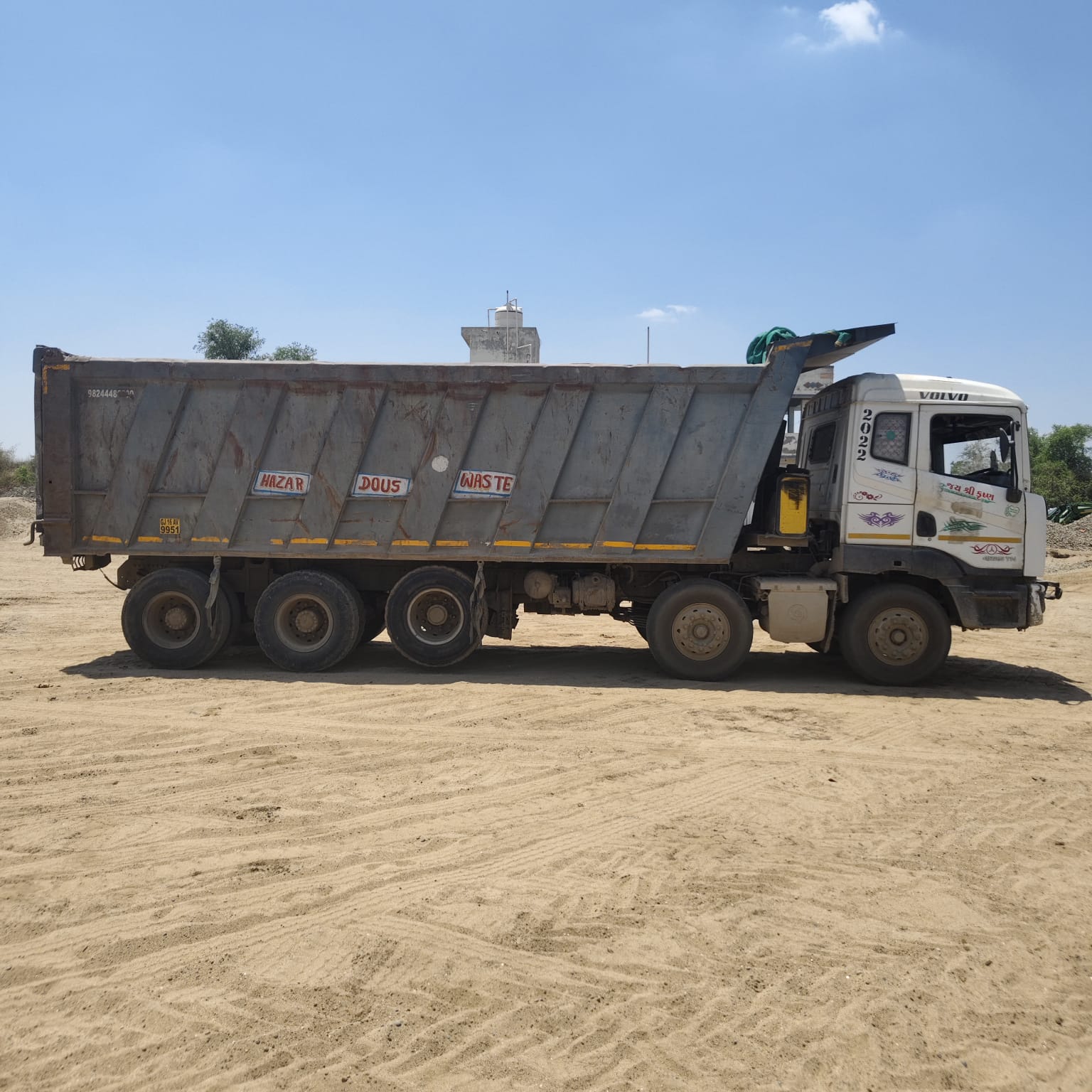 ASHOK LEYLAND DUMP TRUCK 4825.TK 2021