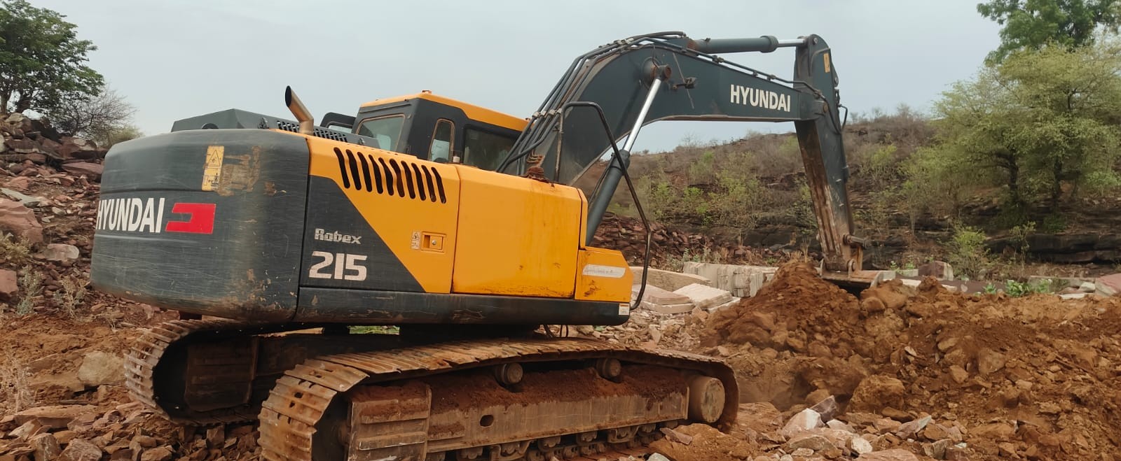 HYUNDAI EXCAVATOR R215 2023