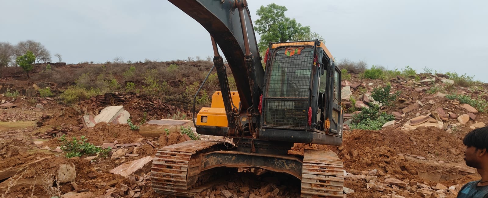 HYUNDAI EXCAVATOR R215 2023
