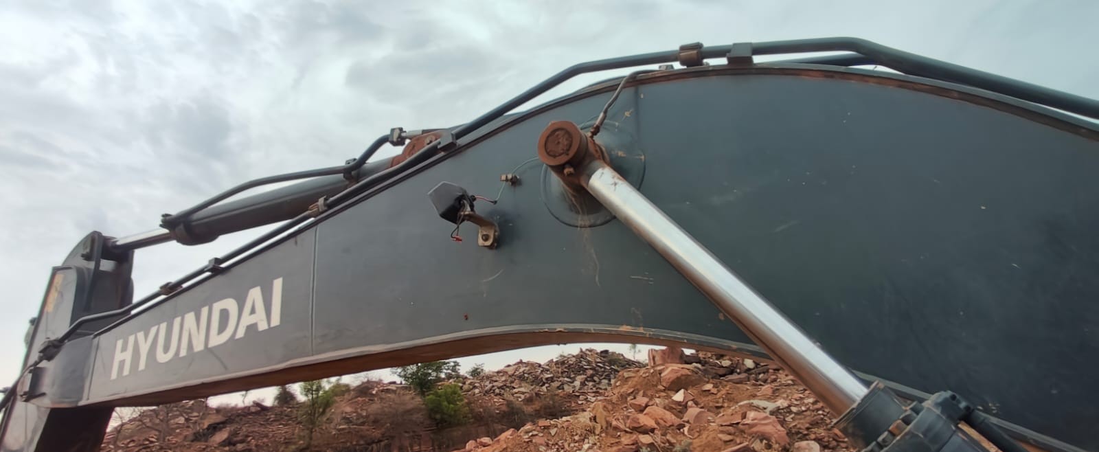 HYUNDAI EXCAVATOR R215 2023
