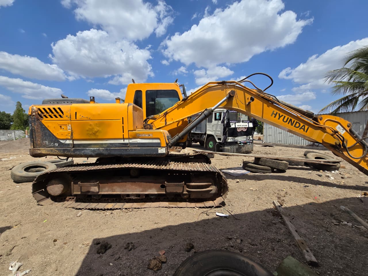 HYUNDAI EXCAVATOR 140LC 2015