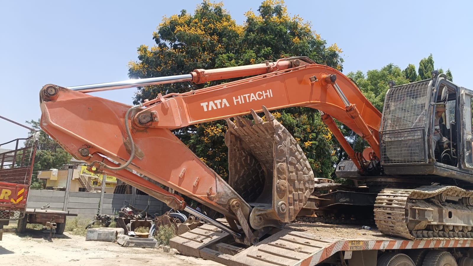 TATA HITACHI EXCAVATAR EX200LC 2019