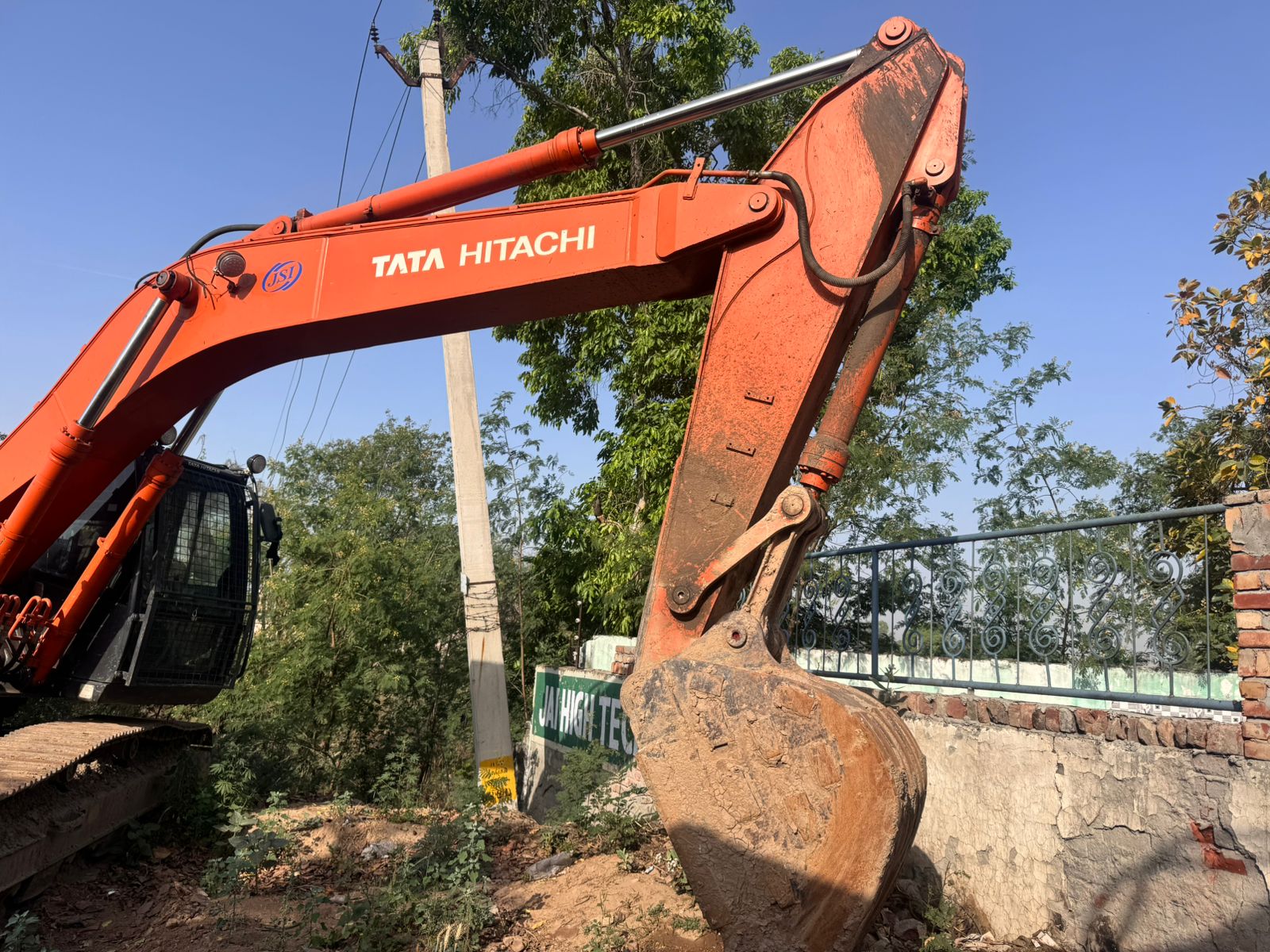 TATA HITACHI EXCAVATAR EX200 2022