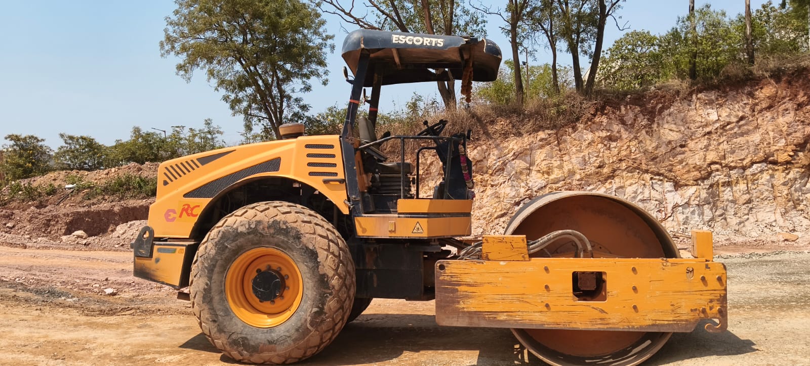 ESCORT SINGLE DRUM ROLLER EC5250 2019