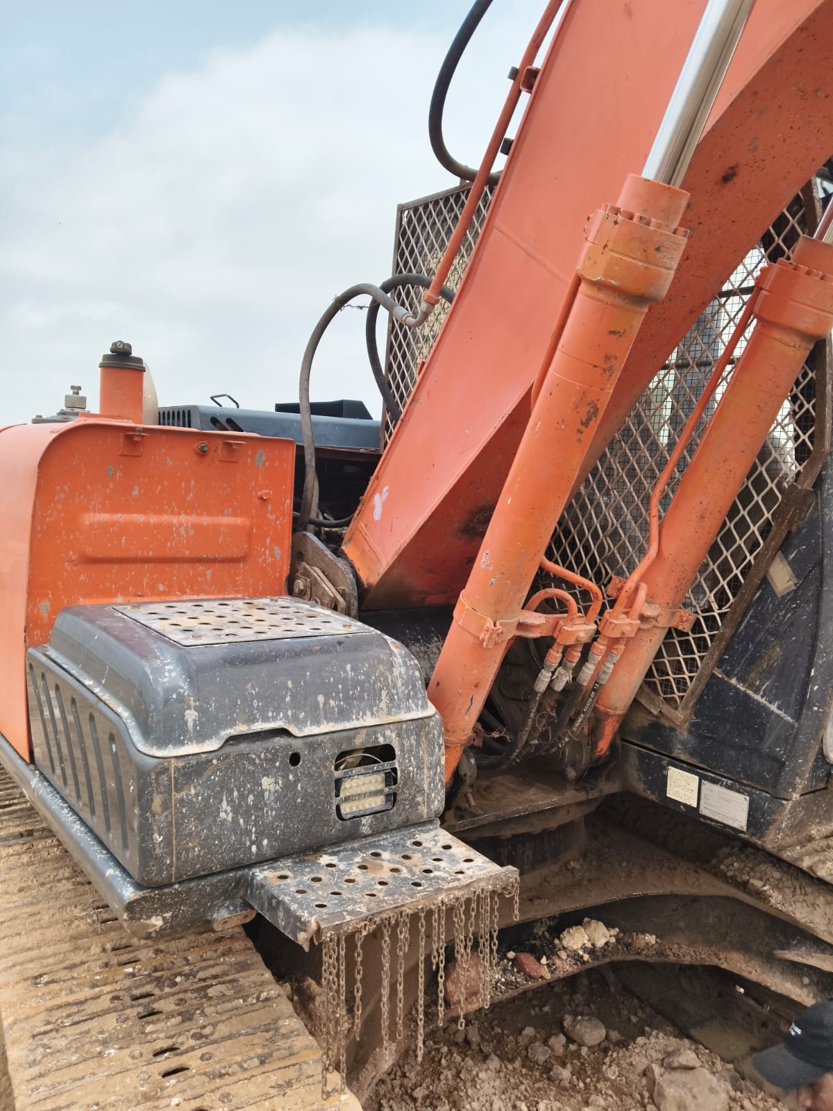 TATA HITACHI EXCAVATOR ZAXIS 140 2018