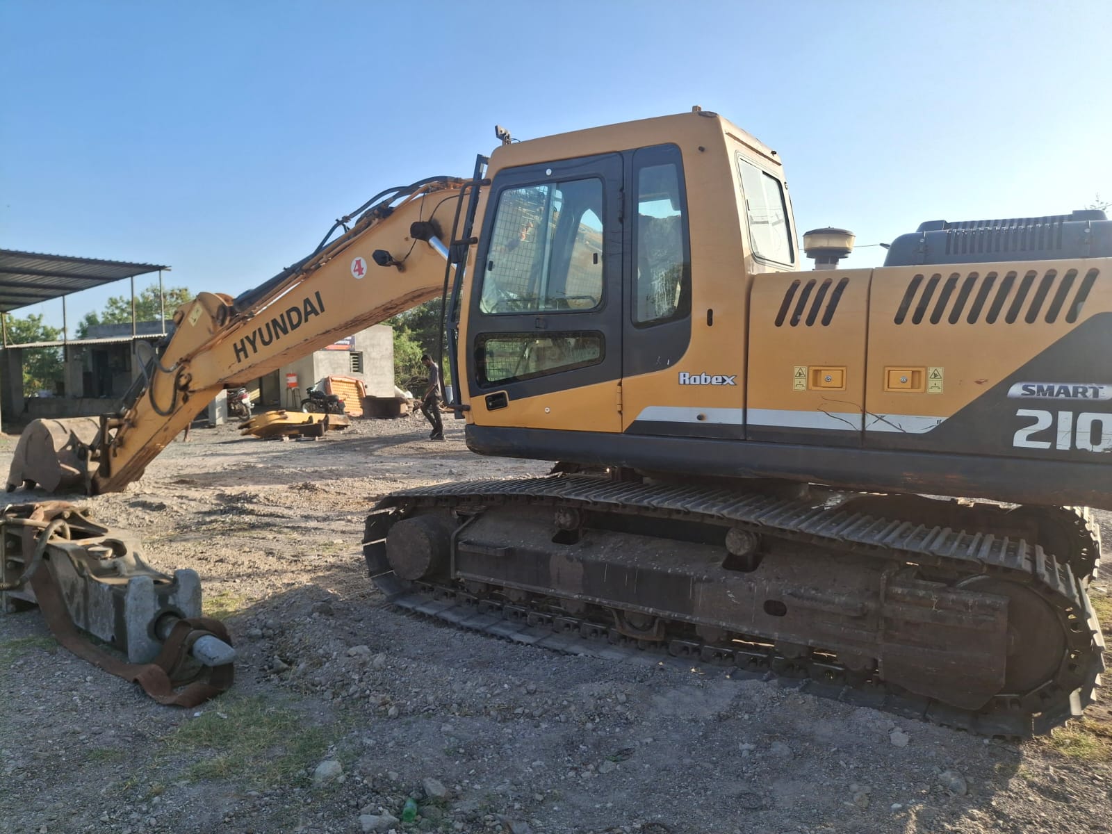 HYUNDAI EXCAVATOR R210 2017