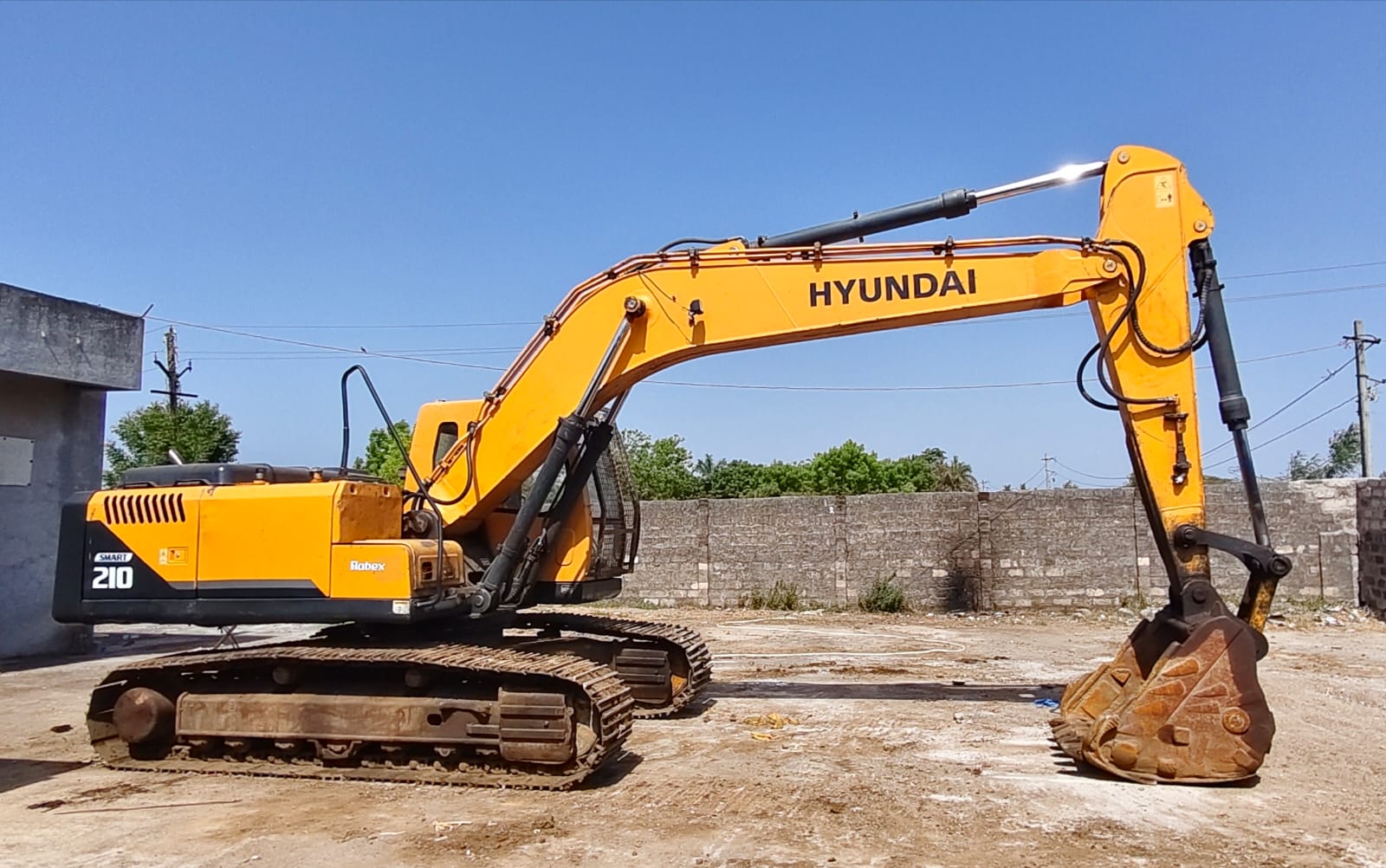 HYUNDAI EXCAVATOR R210 2020