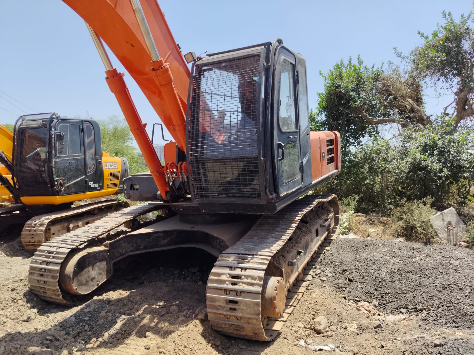 TATA HITACHI EXCAVATAR EX200 2023