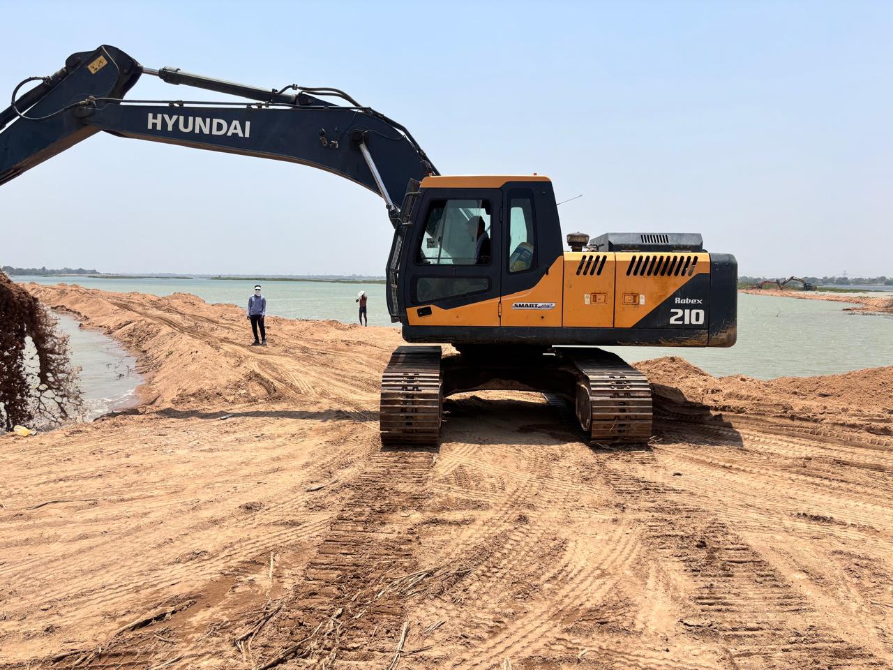 HYUNDAI EXCAVATOR R210 2021
