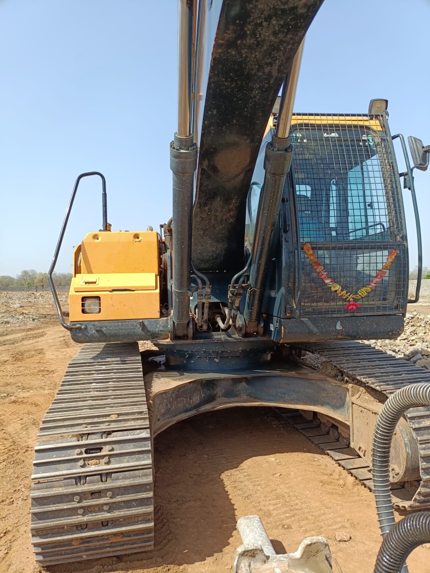 HYUNDAI EXCAVATOR R210 2023