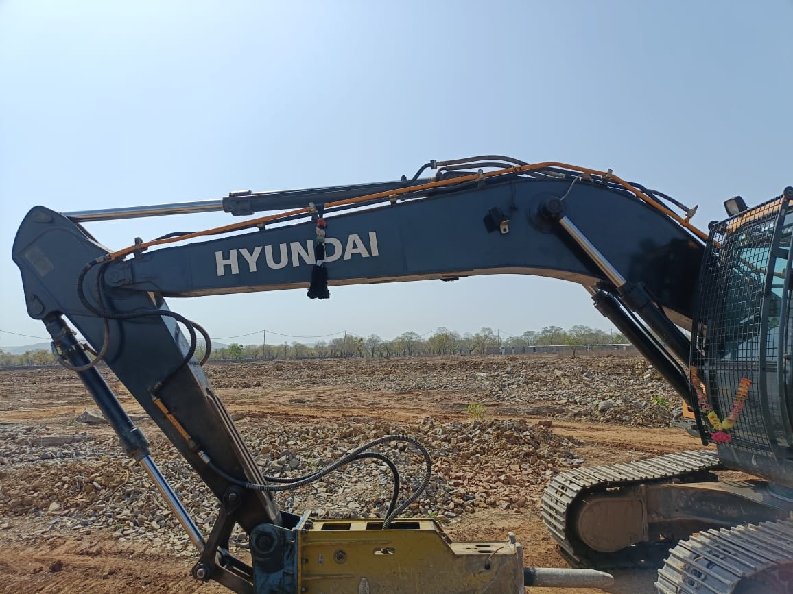 HYUNDAI EXCAVATOR R210 2023