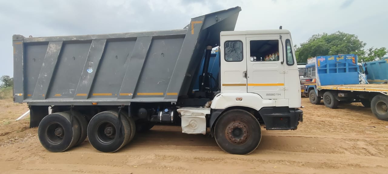 ASHOK LEYLAND MIXER TRUCK 2820 2023