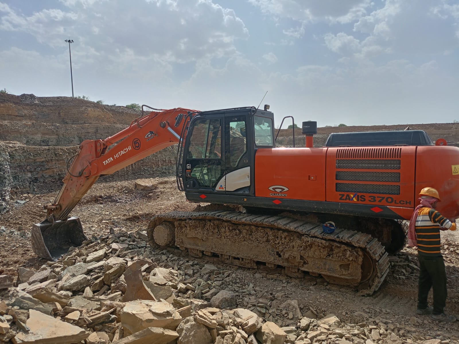 TATA HITACHI EXCAVATOR ZAXIS 370 2023
